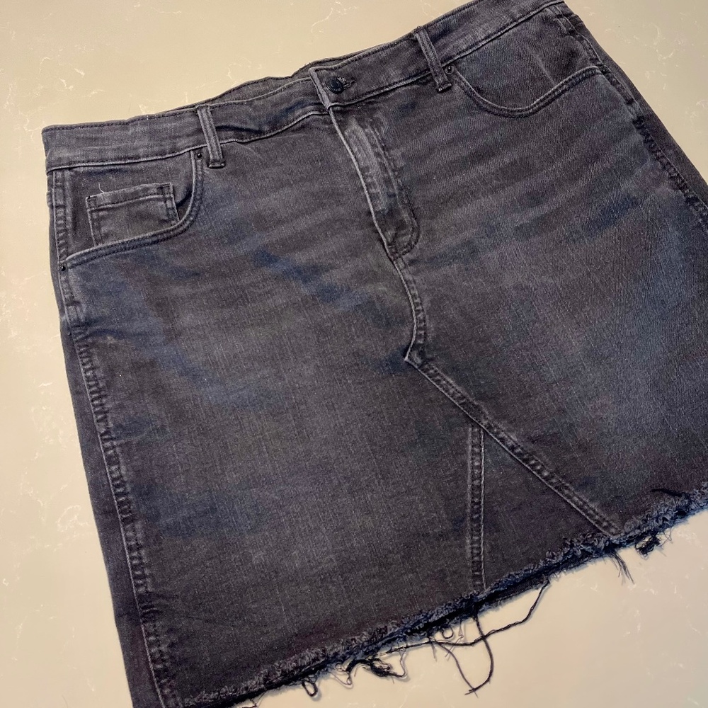 Old Navy Black Stretch Denim Skirt – Size 16